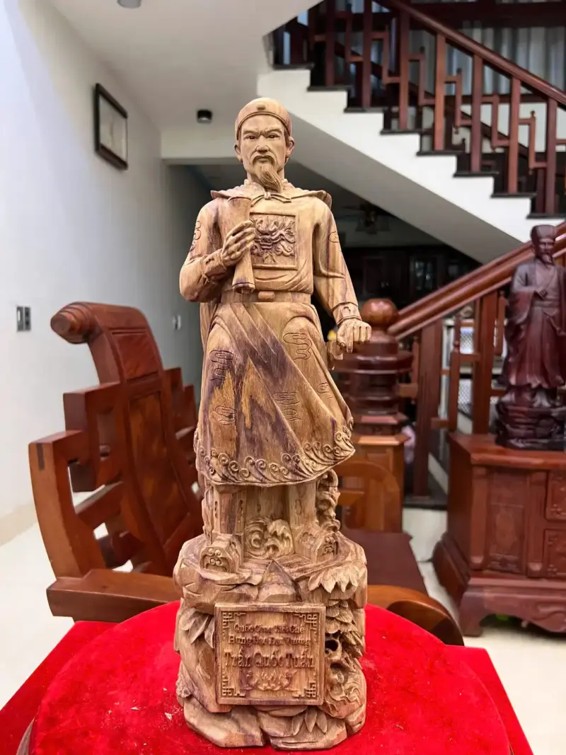 tran-quoc-tuan-G5525-2 Tượng Trần Quốc Tuấn Gỗ Sưa Bắc Vân Tím Lịm Có Sơn G5525