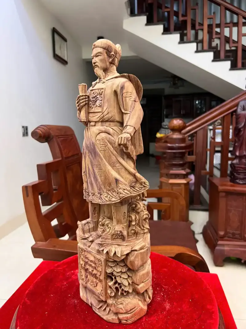 tran-quoc-tuan-G5525-3 Tượng Trần Quốc Tuấn Gỗ Sưa Bắc Vân Tím Lịm Có Sơn G5525