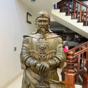 tran-quoc-tuan-G6098-3 Tượng Trần Quốc Tuấn Chống Kiếm Gỗ Trắc Xanh Liền Khối Đục Sắc Nét Vân Đẹp G6098