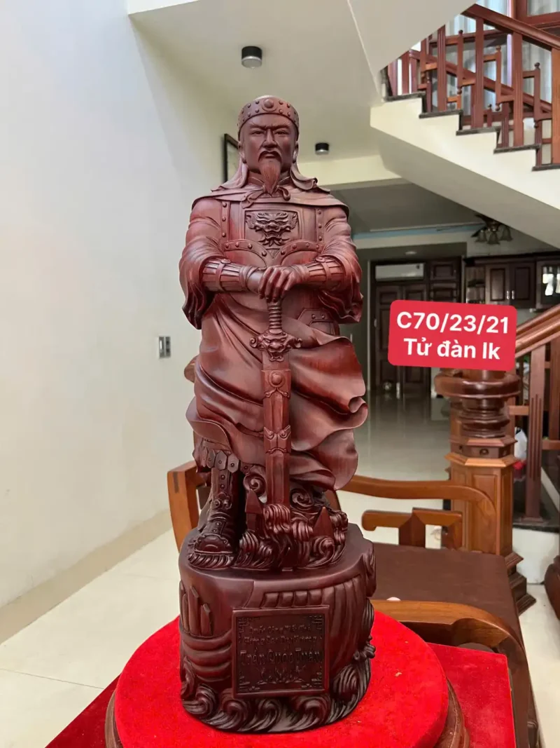 tran-quoc-tuan-G6105-1 Tượng Trần Quốc Tuấn Chống Kiếm Gỗ Tử Đàn Liền Khối G6105