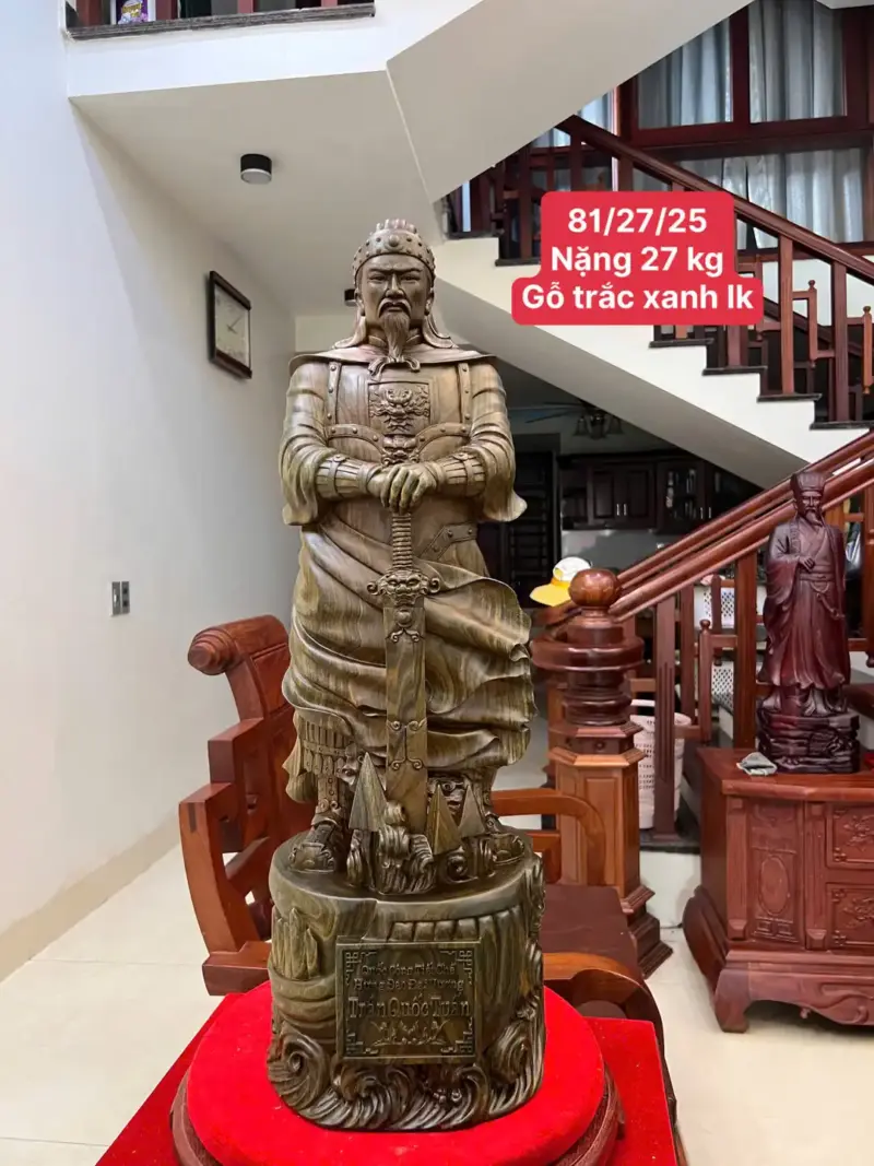 tran-quoc-tuan-chong-kiem-go-trac-xanh-G5139-1_Trần Quốc Tuấn Chống Kiếm Gỗ Trắc Xanh Đẹp Víp Giá 15.500 Triệu Kích Thước Cao 81cm, Ngang 27cm, Sâu 25cm Tượng Trần Quốc Tuấn Chống Kiếm Gỗ Trắc Xanh Đẹp Víp Liền Khối G5139