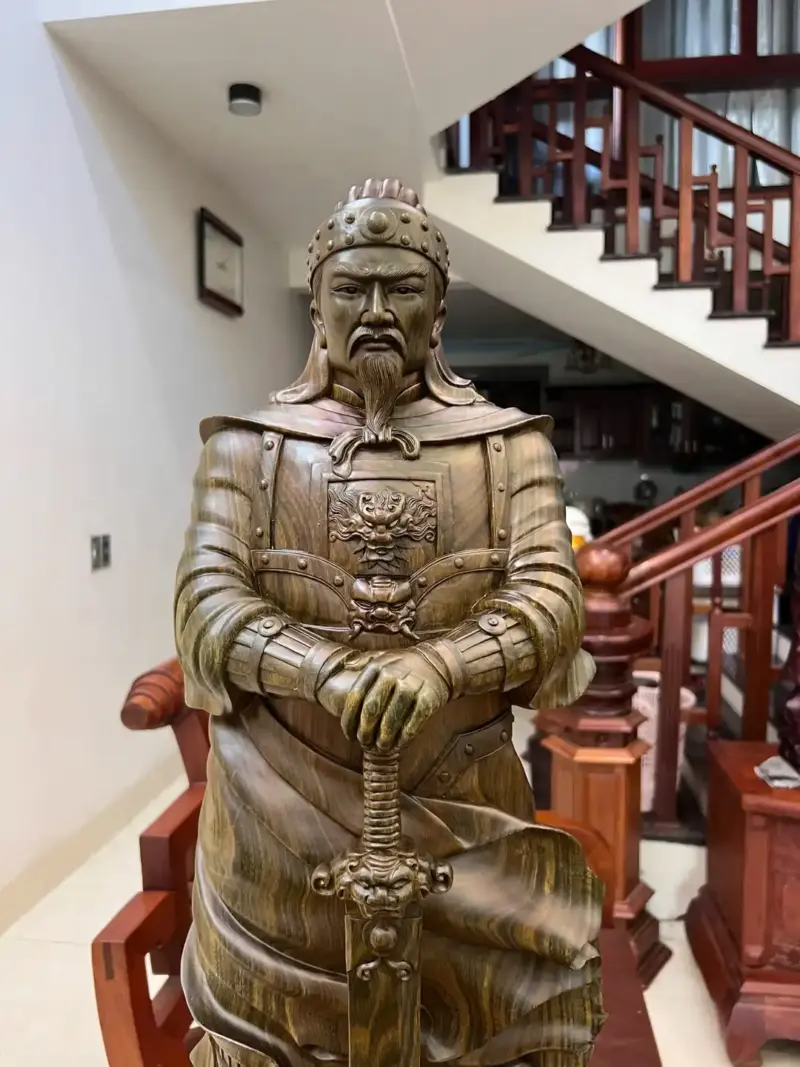 tran-quoc-tuan-chong-kiem-go-trac-xanh-G5139-3_Trần Quốc Tuấn Chống Kiếm Gỗ Trắc Xanh Đẹp Víp Giá 15.500 Triệu Kích Thước Cao 81cm, Ngang 27cm, Sâu 25cm Tượng Trần Quốc Tuấn Chống Kiếm Gỗ Trắc Xanh Đẹp Víp Liền Khối G5139