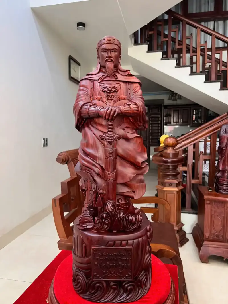 tran-quoc-tuan-chong-kiem-go-tu-an-G5110-2_Trần Quốc Tuấn Chống Kiếm Gỗ Tử Đàn Liền Khối Đục Kỹ Đẹp Giá 11.500 Triệu Kích Thước Cao 80cm, Ngang 26cm, Sâu 23cm Tượng Trần Quốc Tuấn Chống Kiếm Gỗ Tử Đàn Liền Khối Đục Kỹ Đẹp G5110