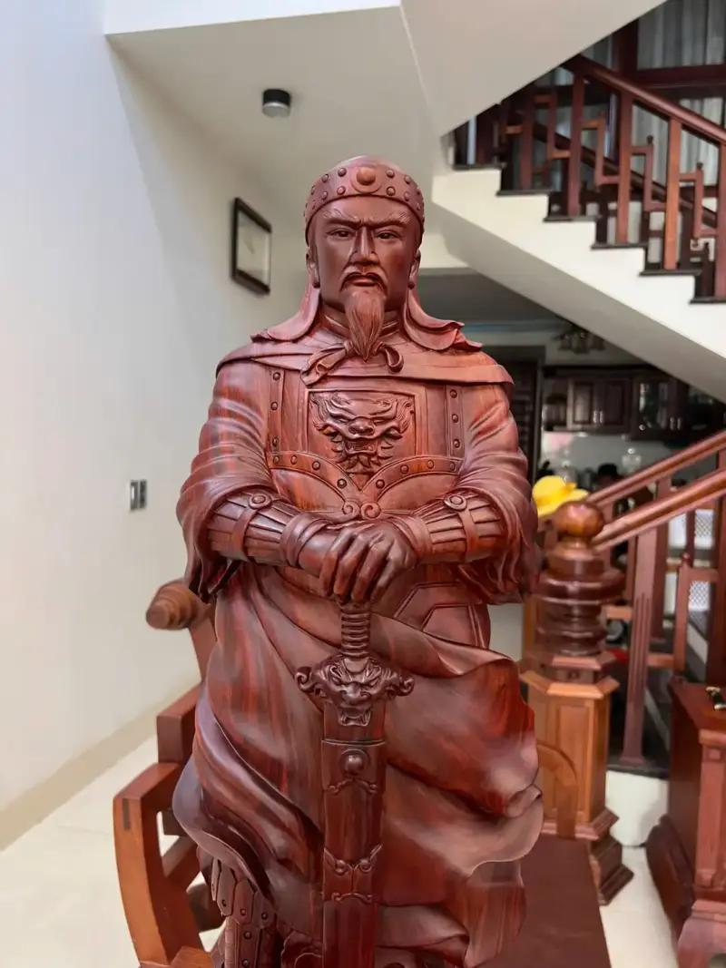 tran-quoc-tuan-chong-kiem-go-tu-an-G5110-3_Trần Quốc Tuấn Chống Kiếm Gỗ Tử Đàn Liền Khối Đục Kỹ Đẹp Giá 11.500 Triệu Kích Thước Cao 80cm, Ngang 26cm, Sâu 23cm Tượng Trần Quốc Tuấn Chống Kiếm Gỗ Tử Đàn Liền Khối Đục Kỹ Đẹp G5110