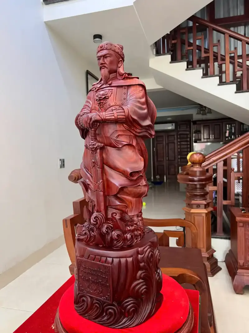 tran-quoc-tuan-chong-kiem-go-tu-an-G5110-4_Trần Quốc Tuấn Chống Kiếm Gỗ Tử Đàn Liền Khối Đục Kỹ Đẹp Giá 11.500 Triệu Kích Thước Cao 80cm, Ngang 26cm, Sâu 23cm Tượng Trần Quốc Tuấn Chống Kiếm Gỗ Tử Đàn Liền Khối Đục Kỹ Đẹp G5110