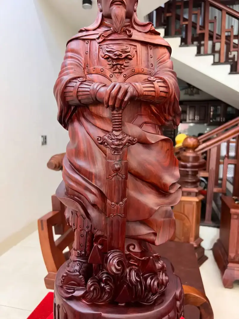 tran-quoc-tuan-chong-kiem-go-tu-an-G5110-7_Trần Quốc Tuấn Chống Kiếm Gỗ Tử Đàn Liền Khối Đục Kỹ Đẹp Giá 11.500 Triệu Kích Thước Cao 80cm, Ngang 26cm, Sâu 23cm Tượng Trần Quốc Tuấn Chống Kiếm Gỗ Tử Đàn Liền Khối Đục Kỹ Đẹp G5110