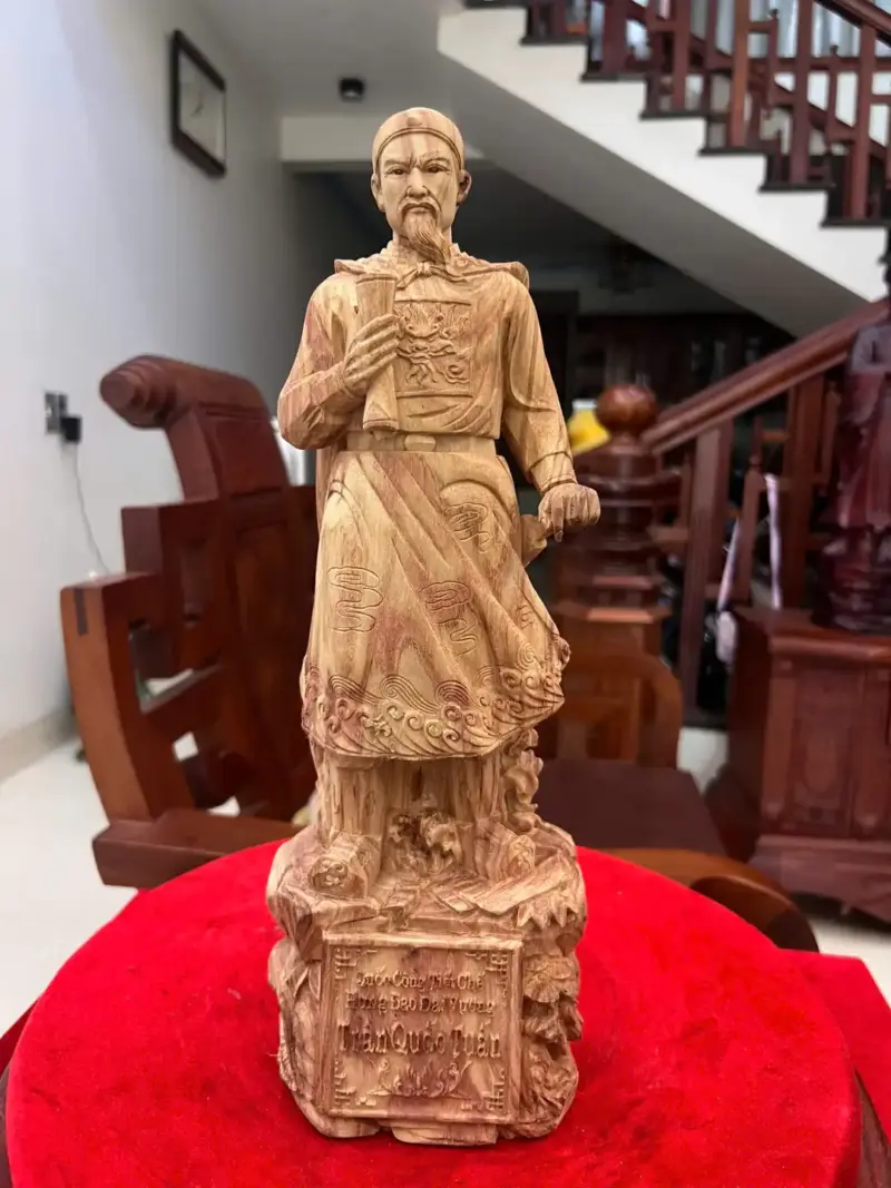 tran-quoc-tuan-go-sua-bac-G5081-2_Trần Quốc Tuấn Gỗ Sưa Bắc Lk Giá 3900 Triệu Kích Thước Cao 40cm, Ngang 13cm, Sâu 11cm Tượng Trần Quốc Tuấn Gỗ Sưa Bắc Liền Khối G5081