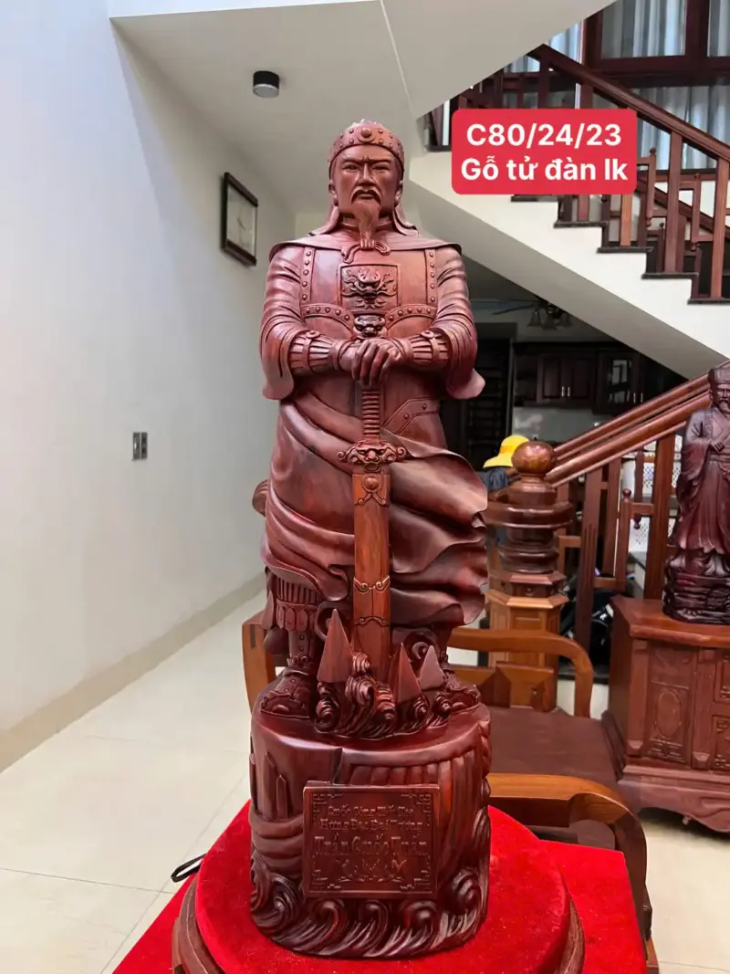 tran-quoc-tuan-go-tu-an-G5122-1_Trần Quốc Tuấn Gỗ Tử Đàn Hàng Đục Kỹ Đẹp Giá 11.500 Triệu Kích Thước Cao 80cm, Ngang 24cm, Sâu 23cm Tượng Trần Quốc Tuấn Gỗ Tử Đàn Hàng Đục Kỹ Đẹp Liền Khối G5122