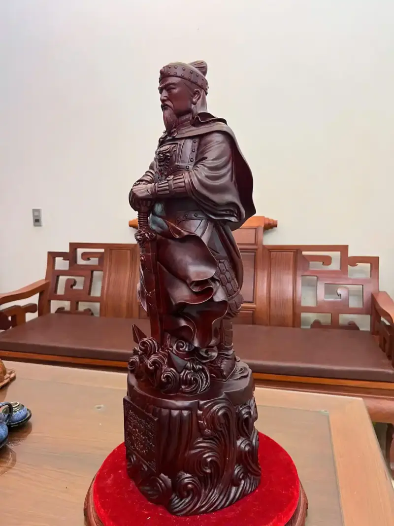 tran-quoc-tuan-go-tu-an-G5142-3_Trần Quốc Tuấn Gỗ Tử Đàn Liền Khối Giá 11.400 Triệu Kích Thước Cao 79cm, Ngang 27cm, Sâu 24cm Tượng Trần Quốc Tuấn Gỗ Tử Đàn Liền Khối G5142