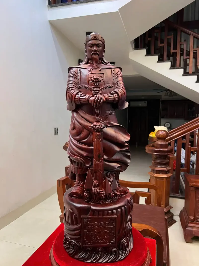 tuong-tran-quoc-G6040-2 Tượng Trần Quốc Tuấn Chống Kiếm Gỗ Tử Đàn Liền Đẹp G6040