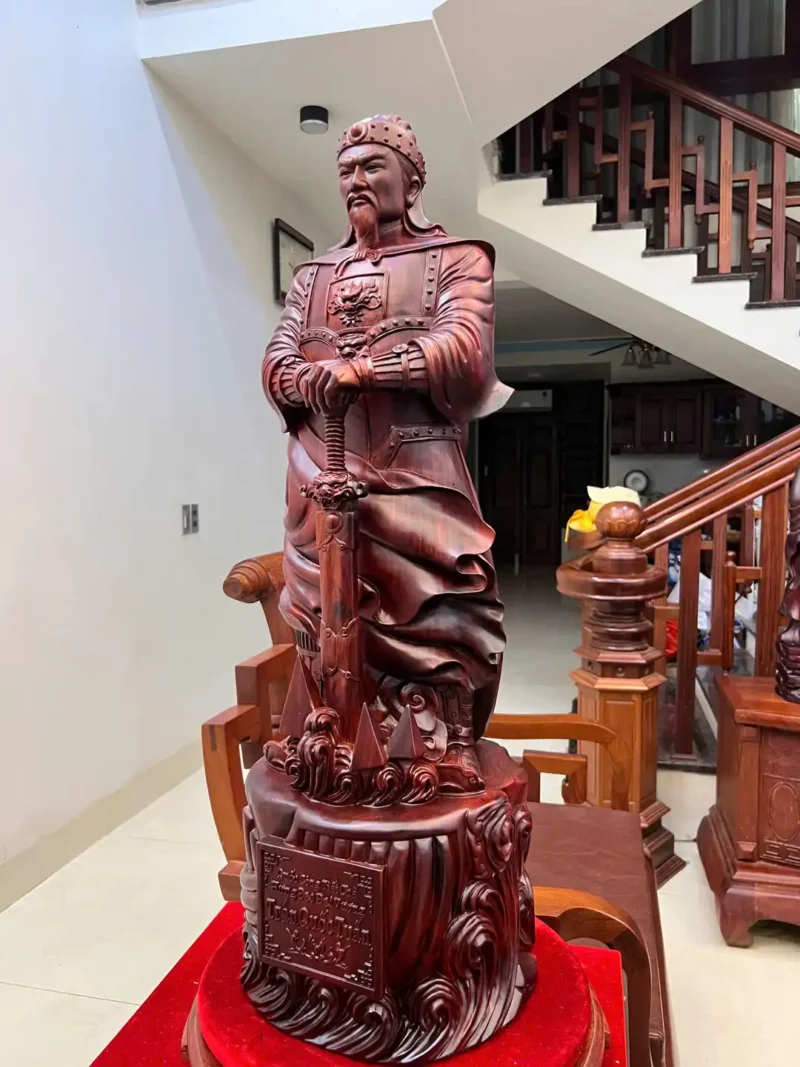 tuong-tran-quoc-G6040-5 Tượng Trần Quốc Tuấn Chống Kiếm Gỗ Tử Đàn Liền Đẹp G6040